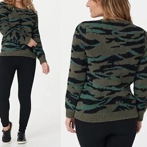 Barefoot Dreams Cozy Chic seaside Crew -Neck pullover camo sweater size XL
